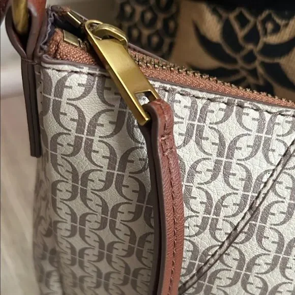 Fossil Skylar crossbody Cream and Brown preloved ❤️EUC Any questions - Picture 4 of 17